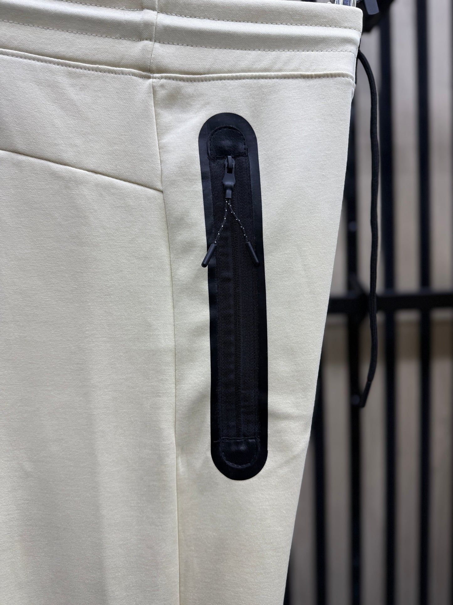 Chandal Nike Tech ( Crema )