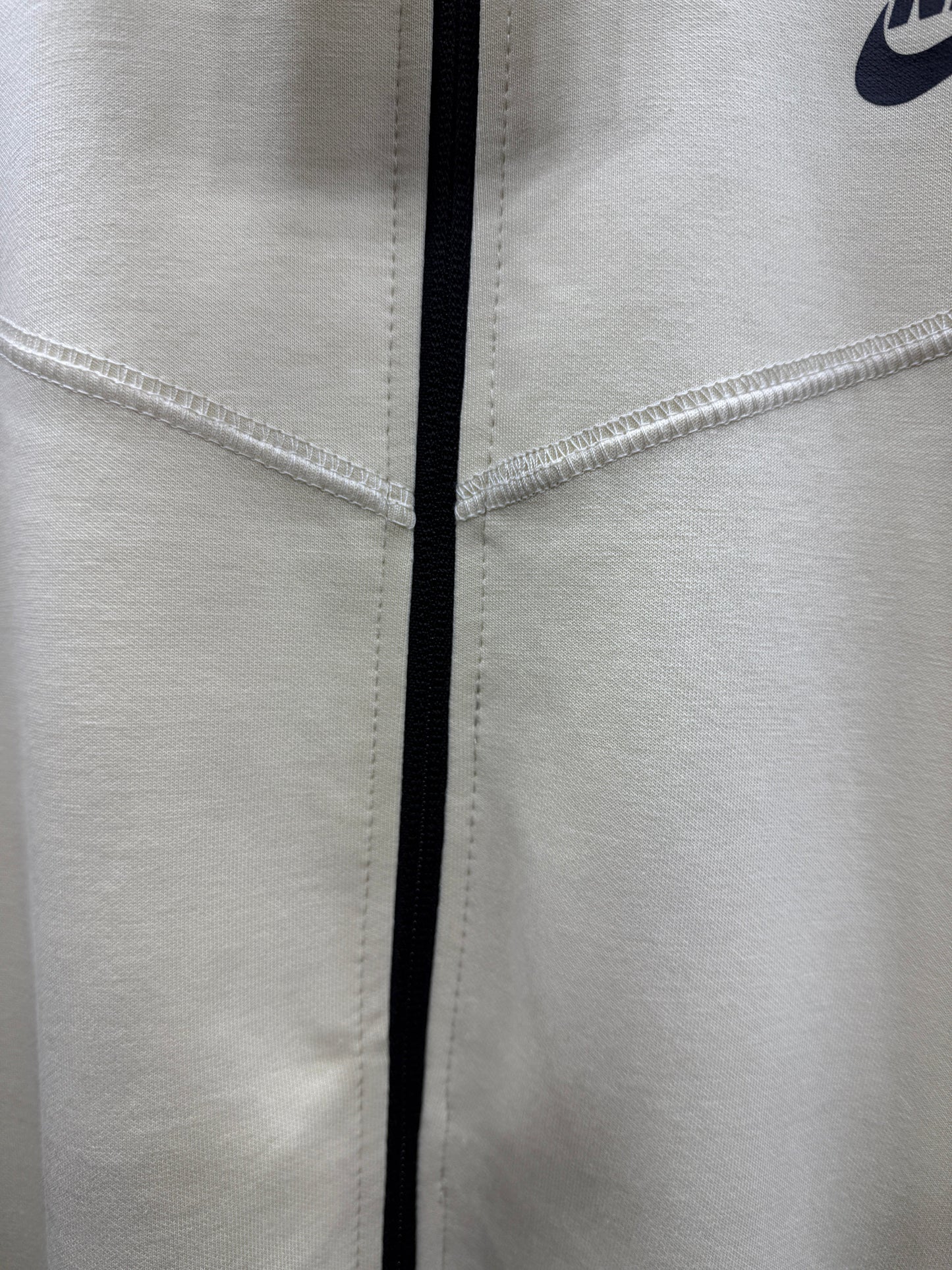 Chandal Nike Tech ( Crema )