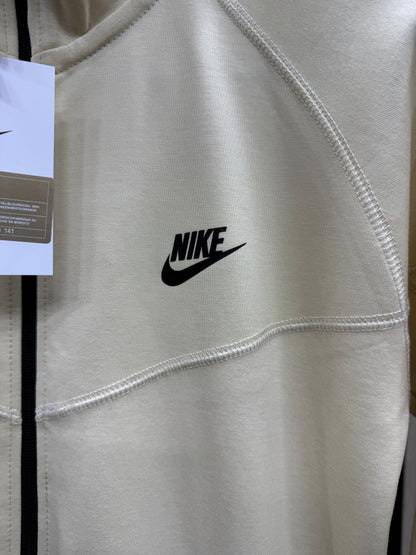 Chandal Nike Tech ( Crema )