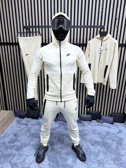 Chandal Nike Tech ( Crema )