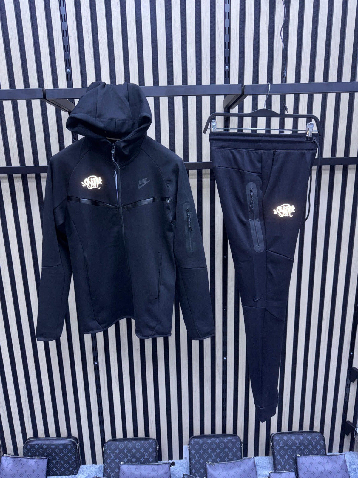 🔥🔝Nike tech black por synaworld edición limitada