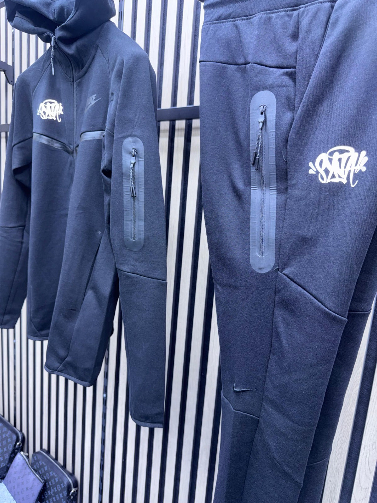 🔥🔝Nike tech black por synaworld edición limitada