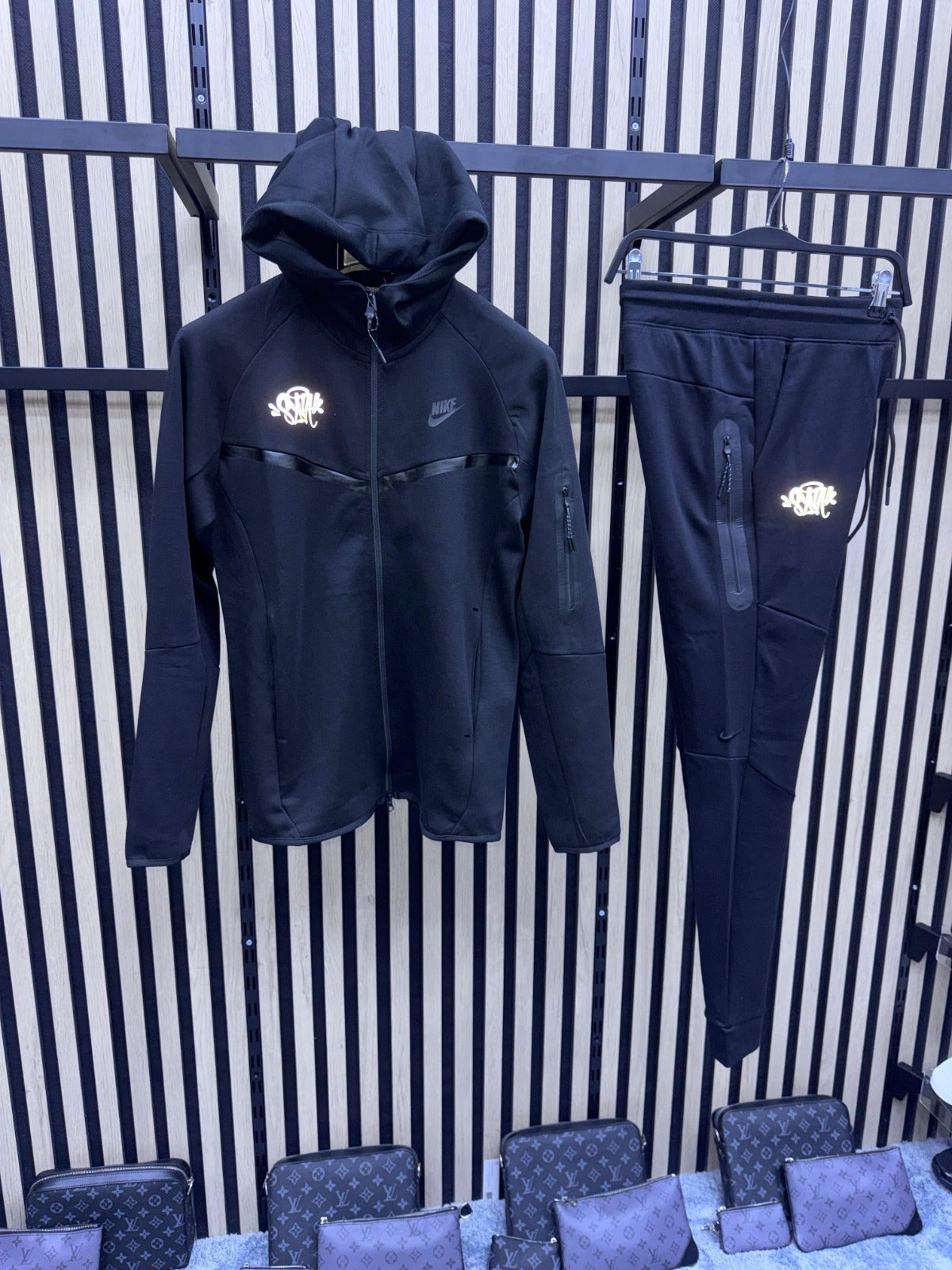 🔥🔝Nike tech black por synaworld edición limitada